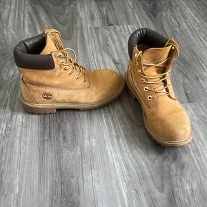 Classic Timberland women’s boot